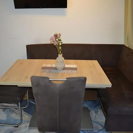 With 2 Bedrooms Дом отдыха Менценшванд